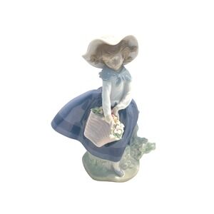 Lladro Pretty Pickings #5222 Girl With Basket Of Flowers -Signed by Artist